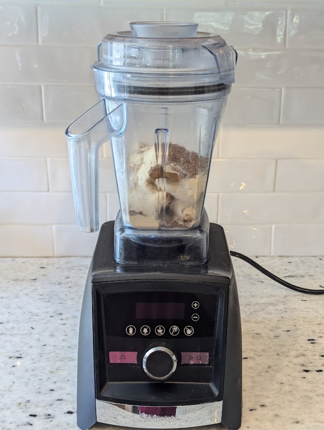 Vitamix mixer with smoothie bowl ingredients